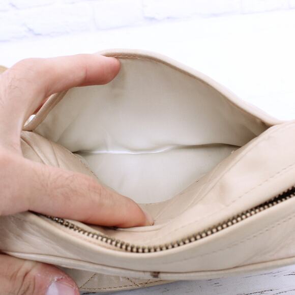 Chanel CC Cream Quilted Lambskin Leather Camera Bag Shoulder A5536Crossbody - Picture 9 of 11